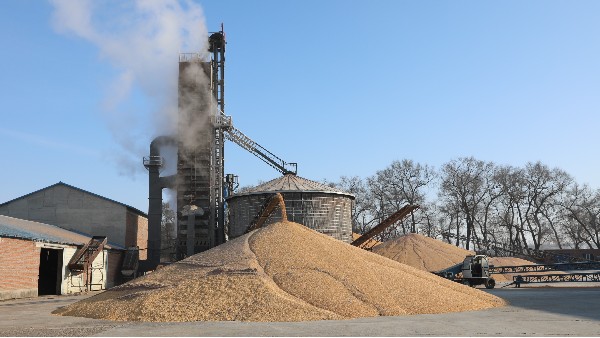 扭虧為盈，糧食烘干用上秸稈打捆直燃鍋爐就是省