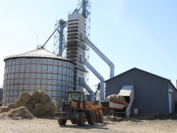 煤價上漲，糧食烘干用上生物質(zhì)秸稈大包直燃熱風(fēng)爐，一年省下30萬
